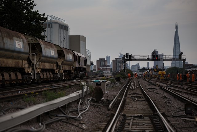 LBG- sun setting at Bermondsey: Saturday on the tracks approaching London Bridge