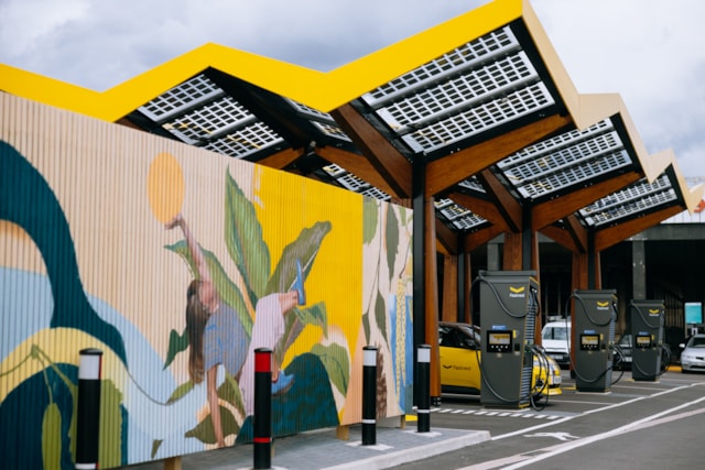Fastned & Places for London Hatton Cross hub opens 