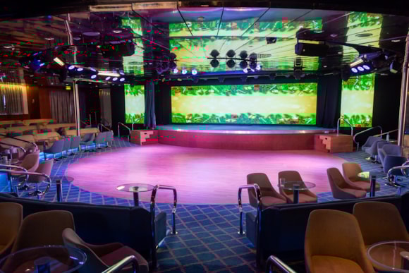 Neptune Lounge on Balmoral with festive screen (3)