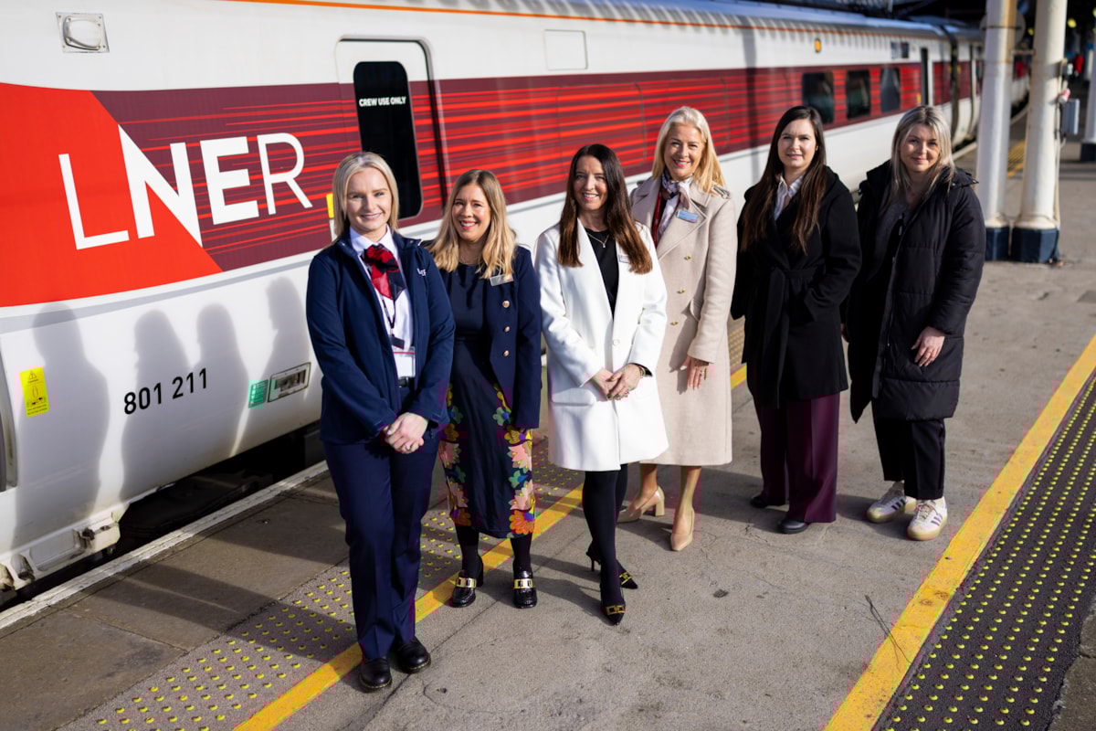 LNER IWD Stars on platform