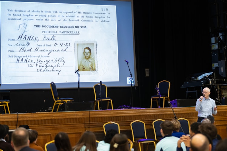 Holocaust Memorial Day commemorated in Islington