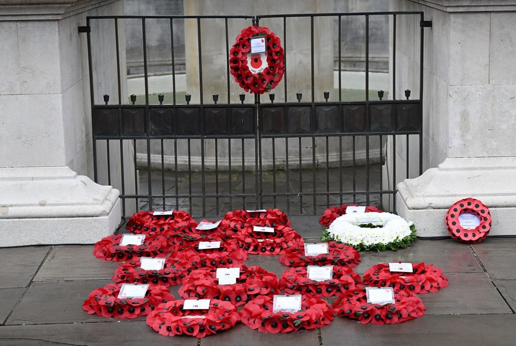 VJ Service wreath laying