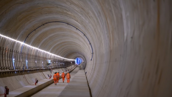 HS2 marks major construction milestone at Long Itchington Wood Tunnel: HS2 Long Itchington  tunnel walk-25