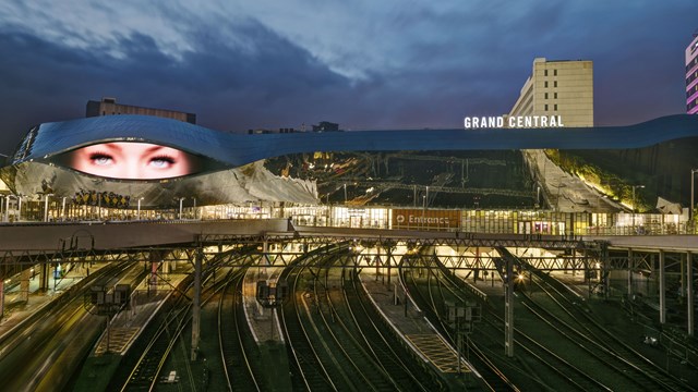 Free and fast WiFi for Birmingham New Street station passengers: Birmingham New Street at dusk-2