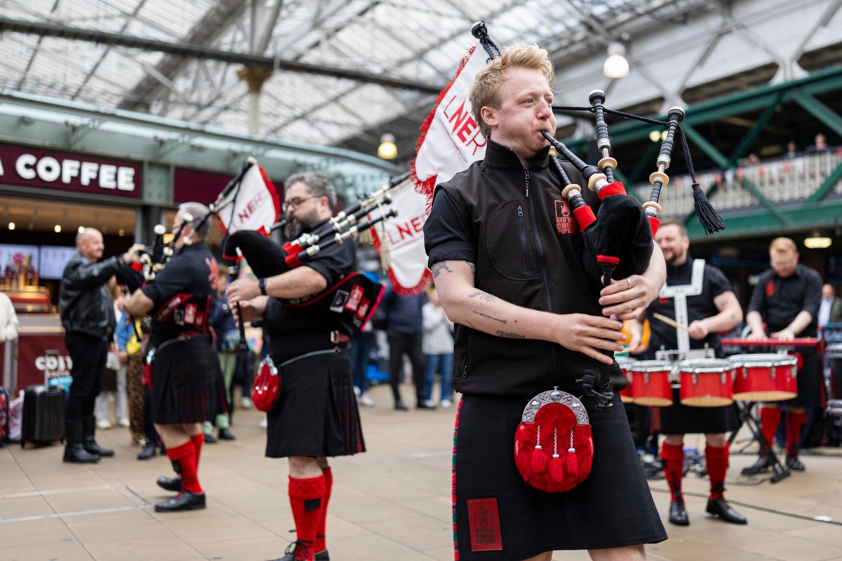 LNER RED HOT CHILLI PIPERS PLAYING AT EDB FOR FLYING SCOTSMAN