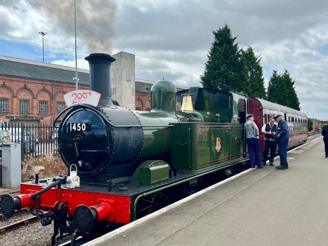 Steam locomotive GWR 1450 on the platform at Kidderminster Town station: Steam locomotive GWR 1450 on the platform at Kidderminster Town station