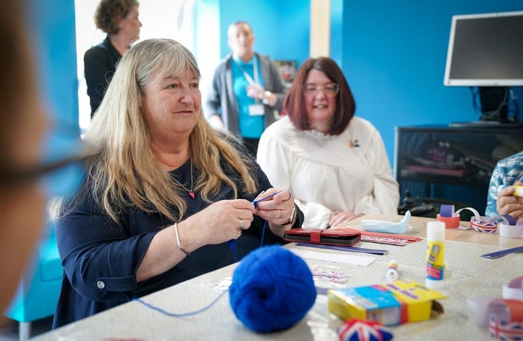 Minister for Climate Change Julie James on a visit to Tŷ Glas y Dorlan 1