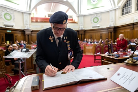 David John Dade signs the Roll of Honorary Freepersons