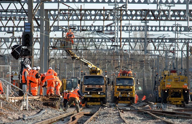 Renewing the overhead lines at Rugby: Engineers work to renew overhead lines at Rugby