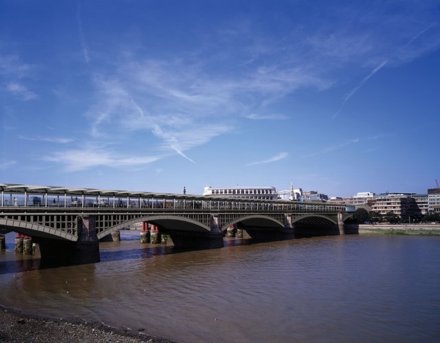 Thameslink - view across the Thames of the new Blackfriars station: Computer generated image across the Thames of the new Blackfriars station spanning the river