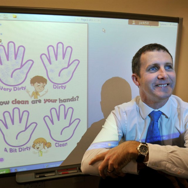Teaching children to wash their hands: Copyright - Donald Macleod 07702 319 738 - clanmacleod@btinternet.com - www.donald-macleod.com. All rights reserved,