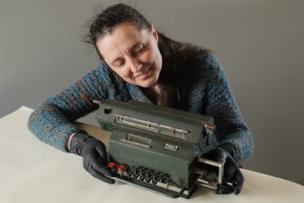 Dr Tacye Phillipson, Senior Curator of Modern Science at National Museums Scotland, with the Facit Model LX calculator 004
