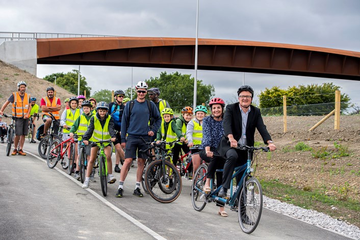 Olympian’s seal of approval of new Leeds cycle facilities on the East Leeds Orbital Route: ELOR opening picture 3