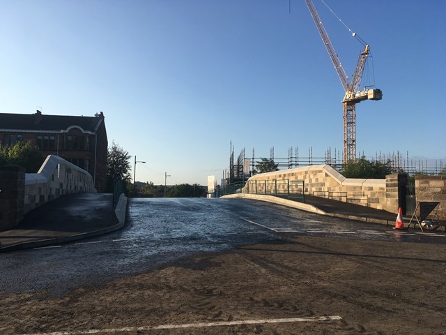 Railway bridge completion reconnects Glasgow communities: 31 Aug Springkell internal parapets