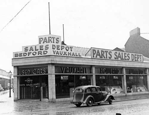 U1 number plate: View of the garage premises of Rowland Winn Ltd. situated on Woodhouse Lane at number 62A, adjacent to the junction with St. Columba Street taken in 1947. The business was founded by motoring pioneer Rowland Winn, who bought the U1 number plate used by Lord Mayors of Leeds. Credit Leeds Libraries.