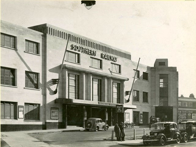 Richmond station front elevation c.1937: A view of the Southern Railway's newly built Richmond station building. Photo believed to have been taken after the building was opened in 1937. Photographer unknown.