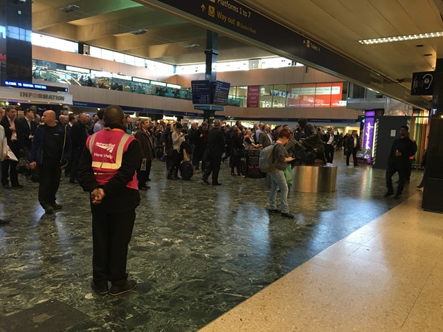 Rail industry pulls together to limit passenger impact of overhead wire damage: Euston station at 4.15pm on 5 April 2016