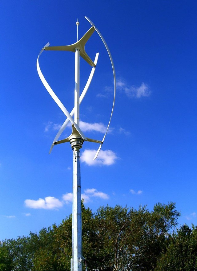 Vertical axis wind turbine