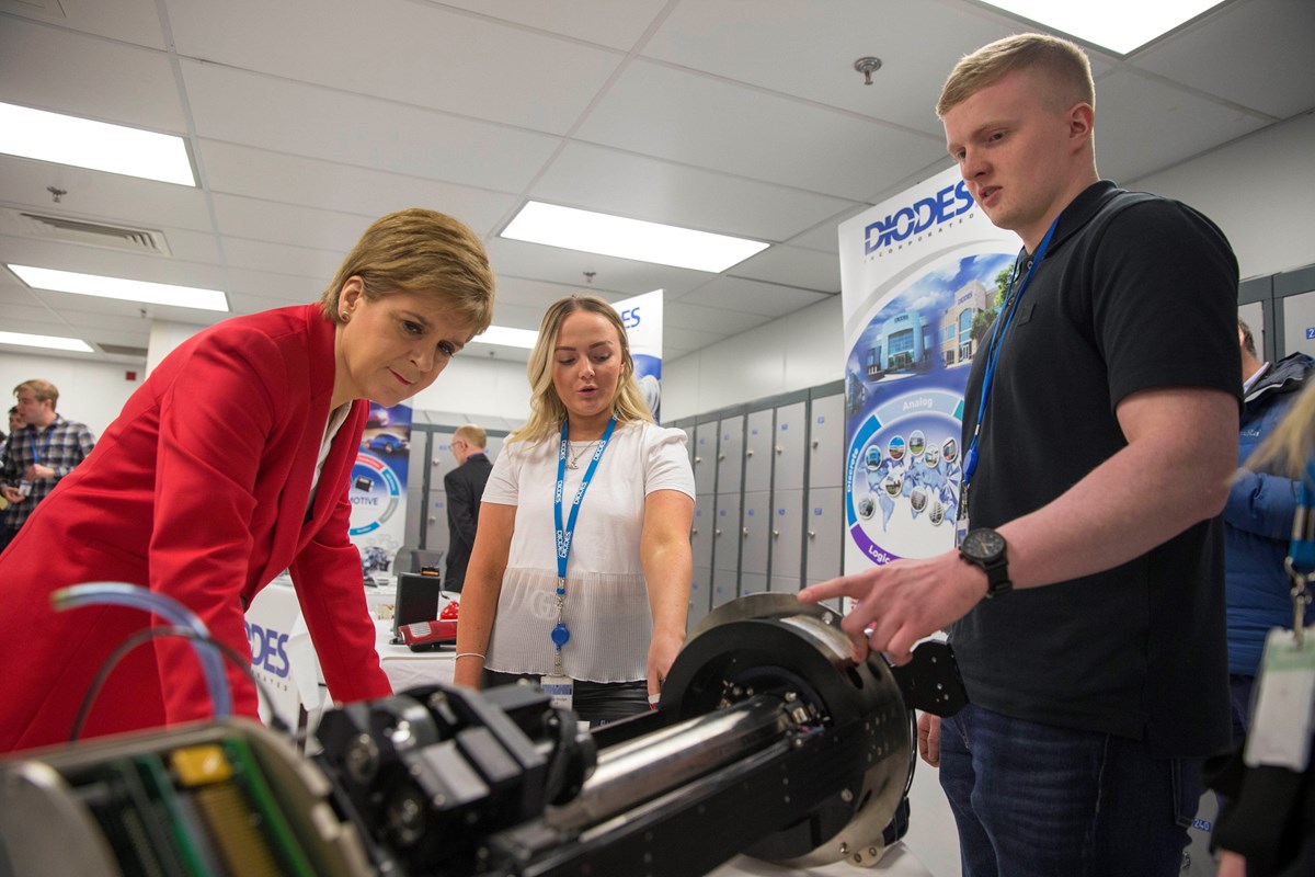 Diodes2: (L-R) The First Minister with Diodes apprentices Caitlin Kirk and Ross MacDonald