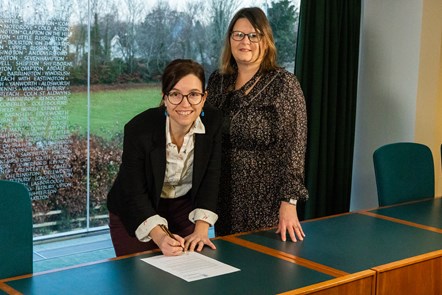 Cllr Rachel Coxcoon, Cabinet Member for Climate Change and Forward Planning, and Cllr Nikki Ind, Vice Chair of the Council, signing a letter to the Cotswold MP giving the Council's support of the Climate and Ecology Bill.