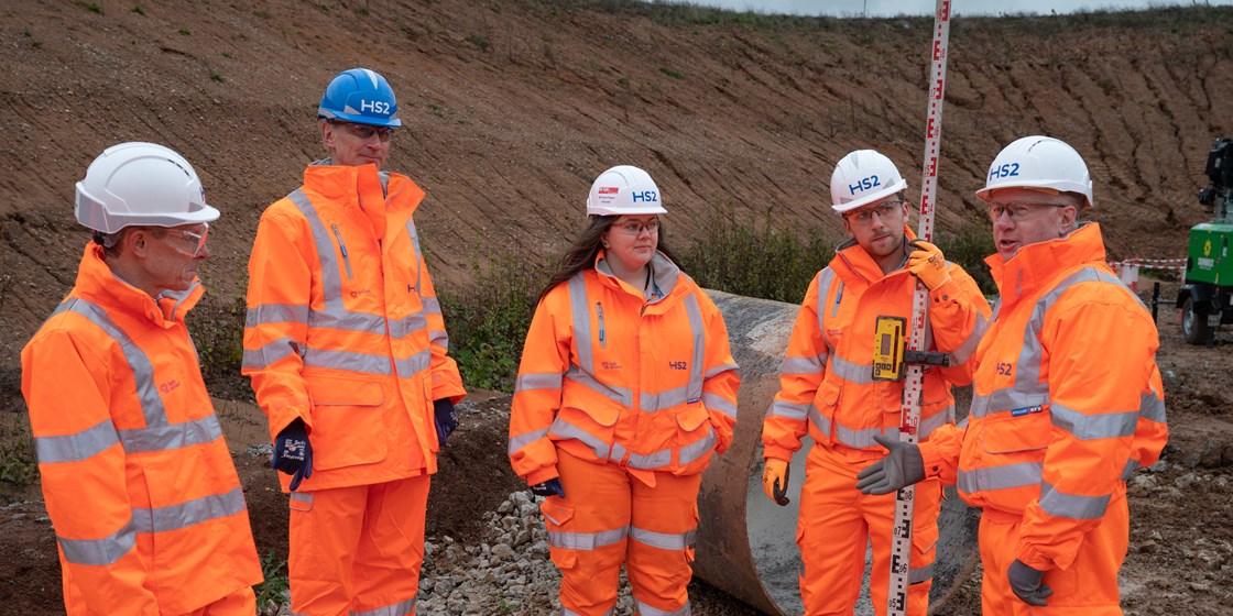 L-R West Midlands Mayor Andy Street, Chancellor Jeremy Hunt, BBV Apprentices Bethany and Harvey with HS2 Ltd CEO Mark Thurston on HS2's Interchange Station site