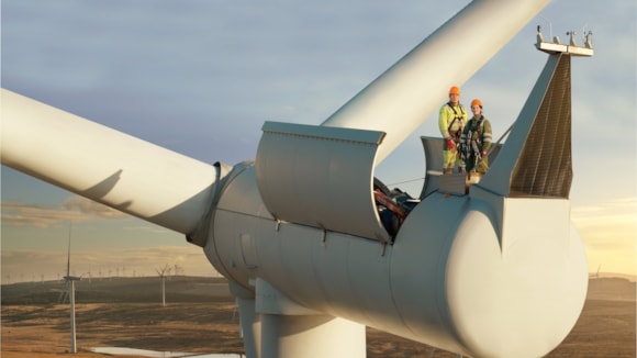 21% wage boost for ScottishPower apprentices: Turbine - Ben Findlay and Hope Ross