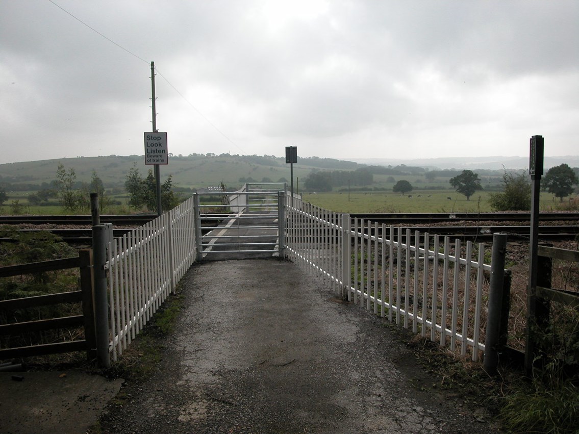 Railway footpath crossings - Low Moor Farm, LNE: Railway footpath crossings - examples to illustrate with Lose Your Headphones campaign