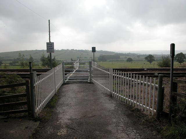 Railway footpath crossings - Low Moor Farm, LNE: Railway footpath crossings - examples to illustrate with Lose Your Headphones campaign