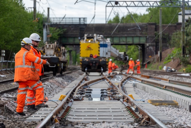 Warrington - Dallam Junction engineers assessing installation of new switches and crossings: Warrington - Dallam Junction engineers assessing installation of new switches and crossings
