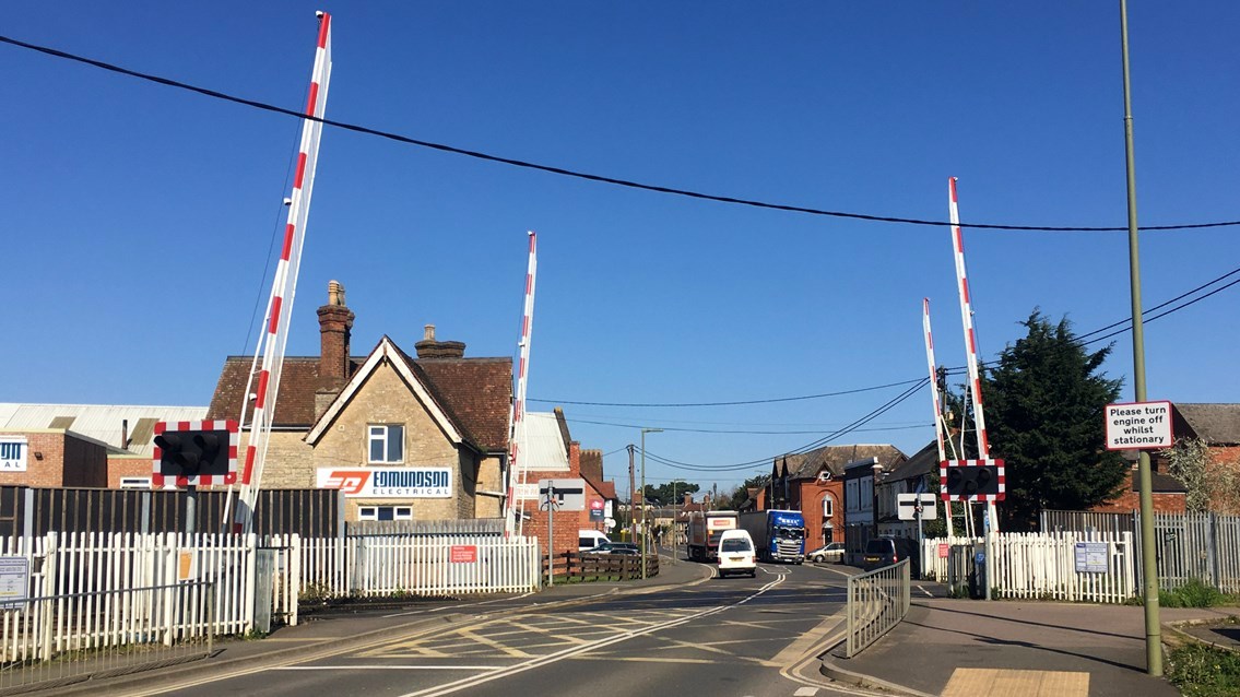 Road closure for August bank holiday Bicester level crossing work: Bicester London Road level crossing image