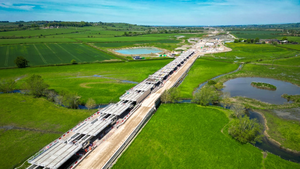HS2 celebrates halfway point for pioneering Thame Valley Viaduct: Aerial view of the Thame Valley Viaduct under construction May 2024