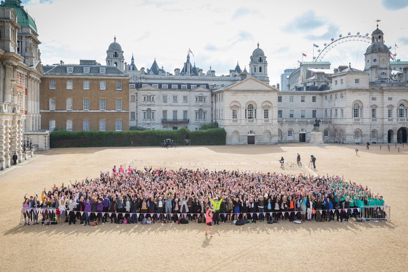 high-five-world-record-group-shot-siemens-tfl-telent2.jpg