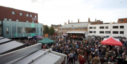 crowd2.jpg
