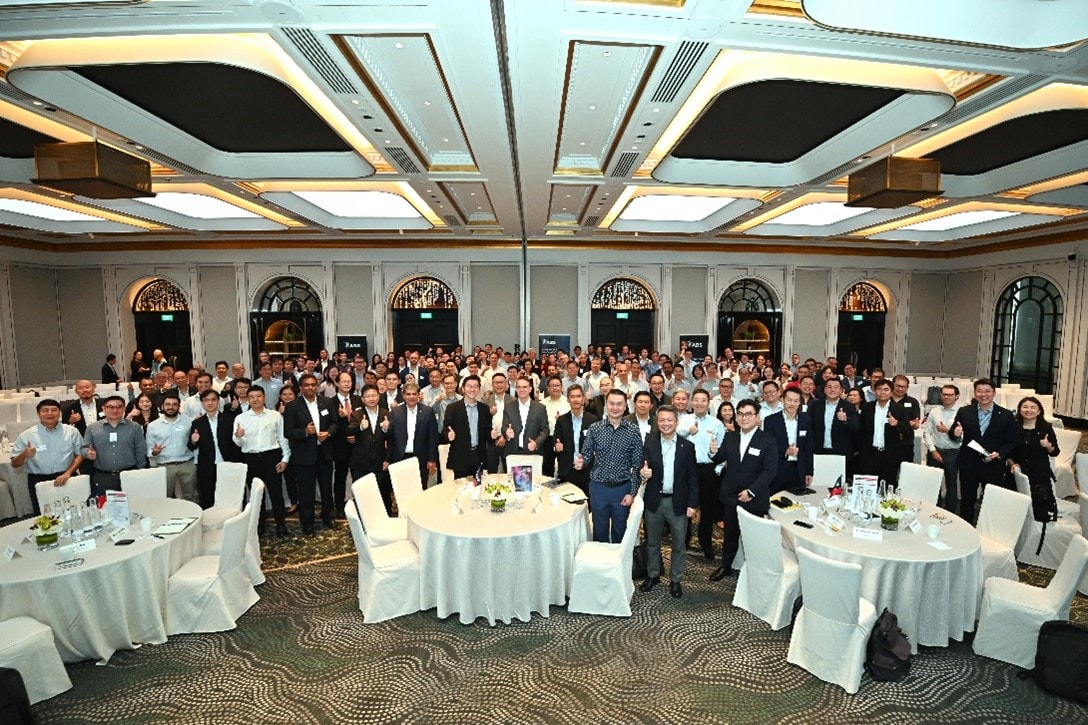 Large Group Picture1