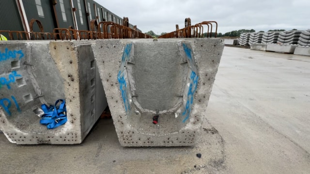 Close up of the end of one of Greek Street bridge's beams: Close up of the end of one of Greek Street bridge's beams