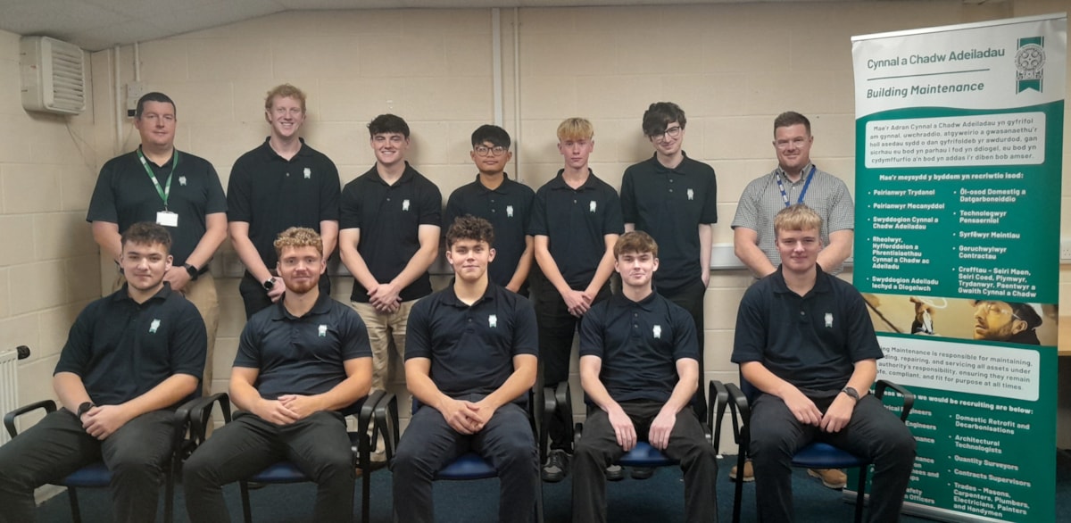 Building maintenance apprentices