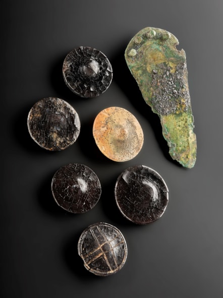 Dagger and buttons from Fife, Early Bronze Age. Image © National Museums Scotland