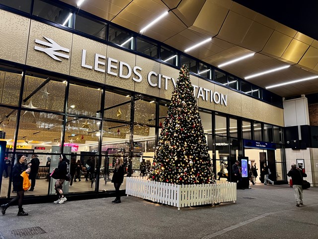Leeds station Christmas tree 2022