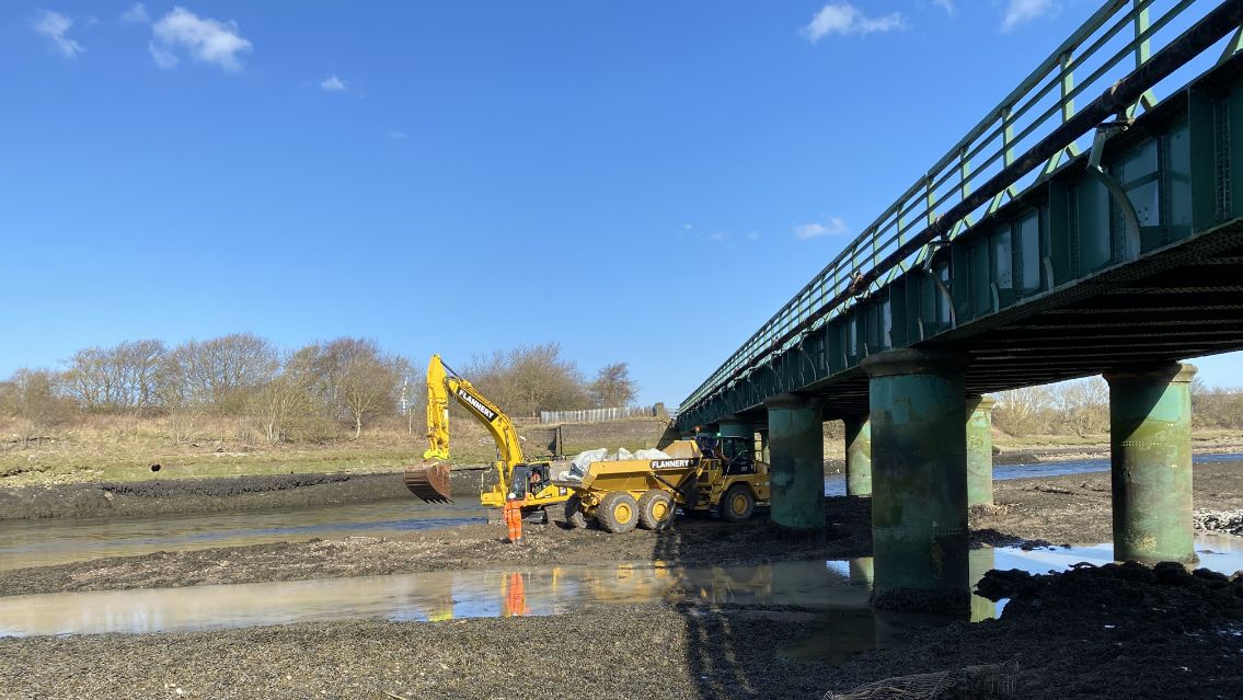 Derwent viaduct work in low tide