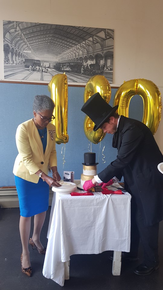 Brunel and Peaches Golding cutting the cake