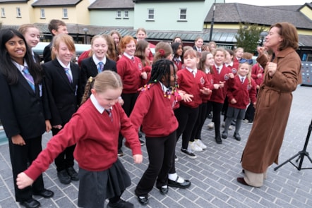 Mae pont newydd yn agor 3