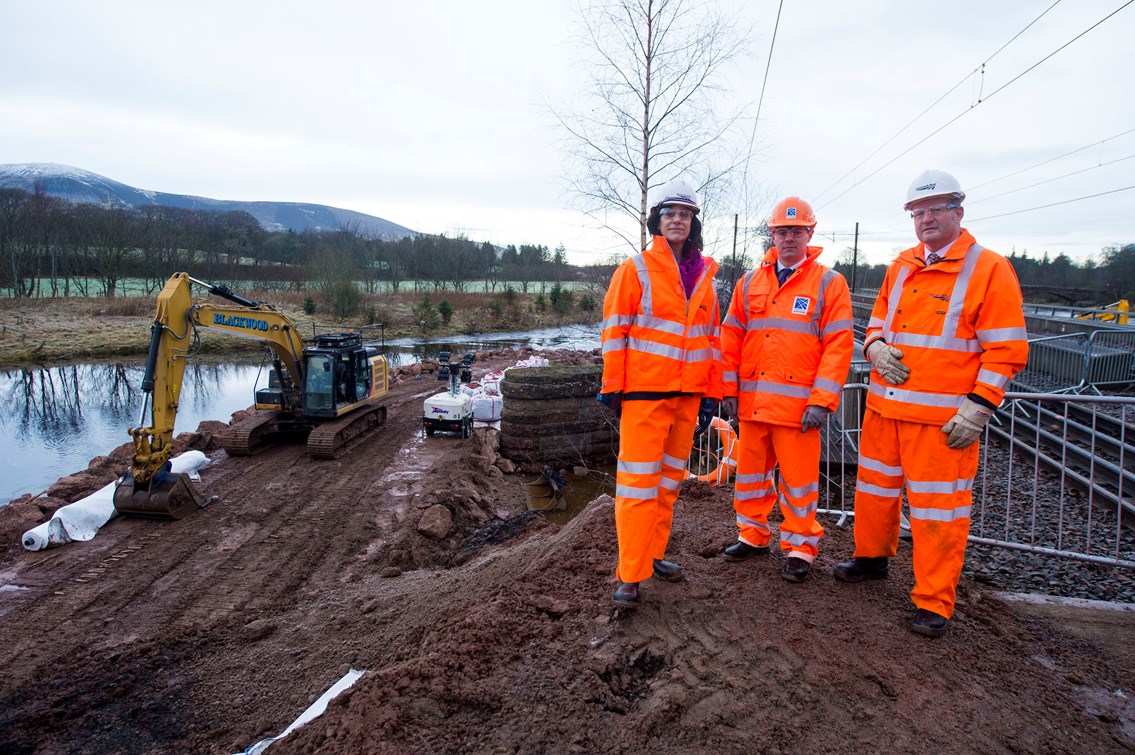 Lamington Viaduct 3 - Claire Perry, Derek Mackay and Phil Verster view the dam from track level