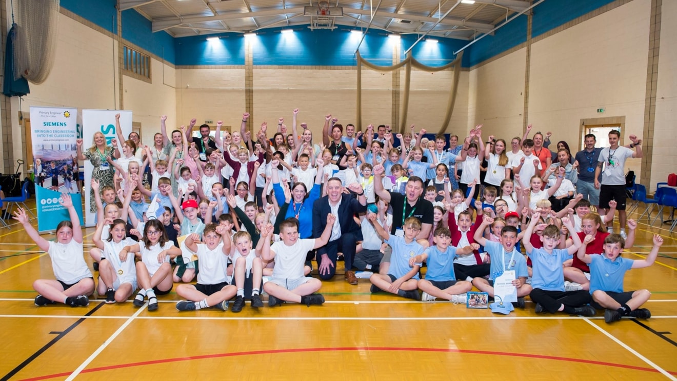 Siemens Mobility’s Goole Rail Village inspires the next generation of engineers at local schools: Siemens Mobility team members celebrate the success of the Primary Engineer programme with children and teachers from schools across the Goole area