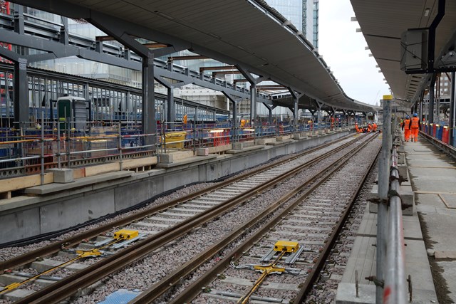 Christmas is coming and so is Network Rail’s railway upgrade work at London Bridge: London Bridge new track, winter 2015