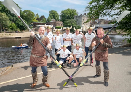 First Bus dragon boat team4