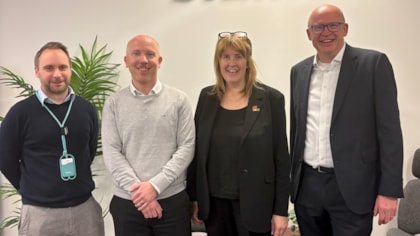 Siemens Mobility’s Croydon facility receives visit from Croydon West MP: Group photo at Croydon