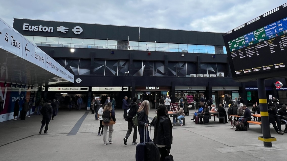 Five-point plan announced to improve customer experience at London Euston station: Euston station-59