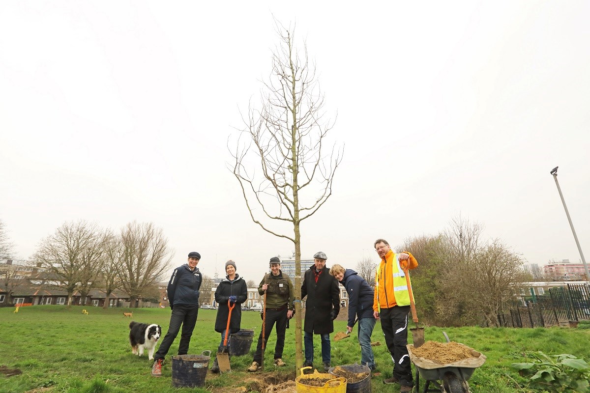 From left to right: Helena Farstad (Islington Clean Air Parents); Orla Tabley (islington Council Tree Officer); James Robinson-Tillet (Islington Council Tree Officer); Cllr Paul Convery (Caledonian ward councillor); Cllr Champion; Andrew Bedford (Islington Council's Head of Greenspace and Leisure Se