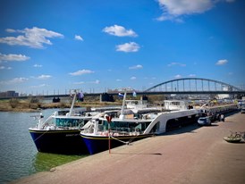 Spirit of the Rhine and Spirit of the Danube side-by-side-2