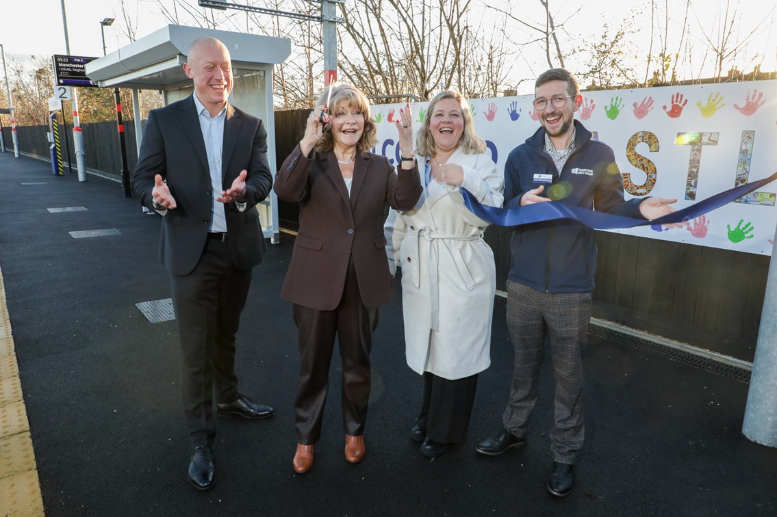 [l-r] Chris Jackson, Cllr Denise Jeffery, Hannah Lomas, Liam O’Shaughnessy cutting the ribbon-2